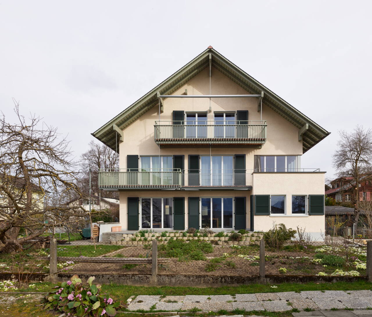 wohnhaus_zink_von_aussen_neu_bearbeitet.jpg wohnhaus_zink_von_aussen_neu_bearbeitet.jpg